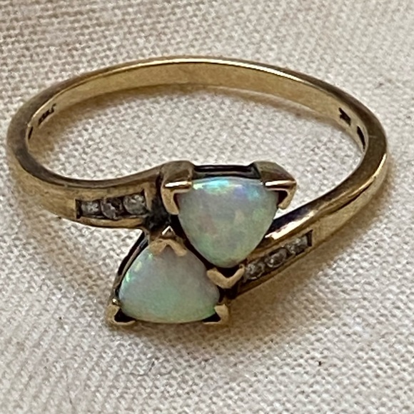 10K Diamond and opal ring Sz 7 - Picture 3 of 4